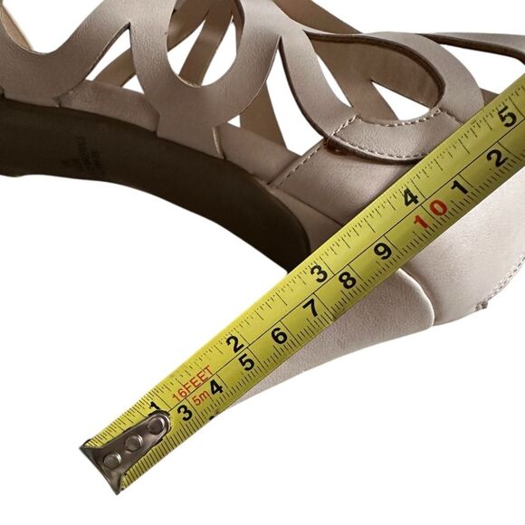 Dressbarn Women’s Elegant Cream Strappy 3.5” Heel Sandals. Size 9 - Picture 9 of 9